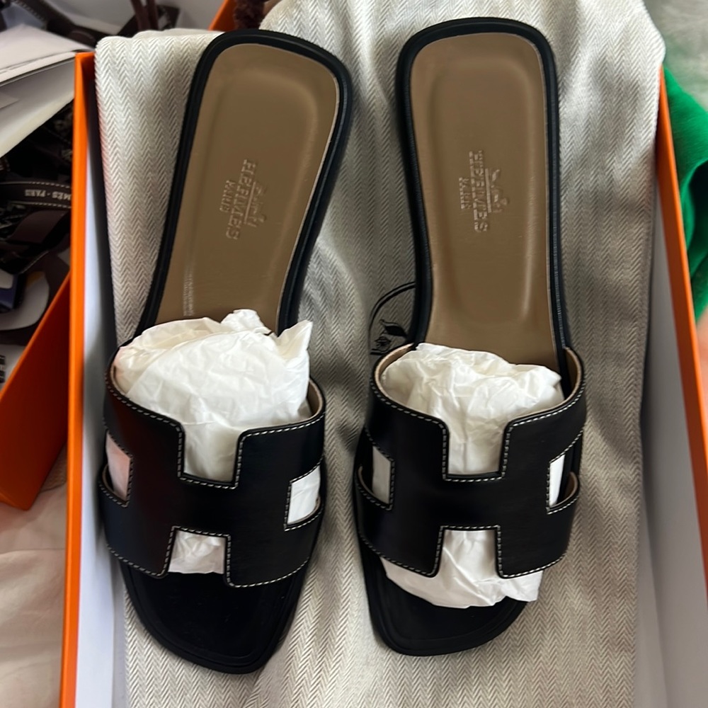 Hermes oran black size 37.5 brandnew 100% authentic final sale no return